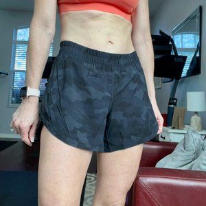 Lululemon Track That Mid-Rise Lined Short 5", Size 6,Heritage 365 Camo Deep Coal